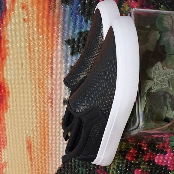 Womens Airwalk Slip-on Sneakers - Picture 7 of 15